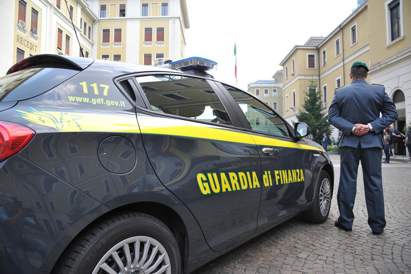 GDF PORDENONE: ARRESTATI DUE SPACCIATORI, VENDEVANO HASHISH TRA I LUOGHI PIU' FREQUENTATI DELLA CITTA' 